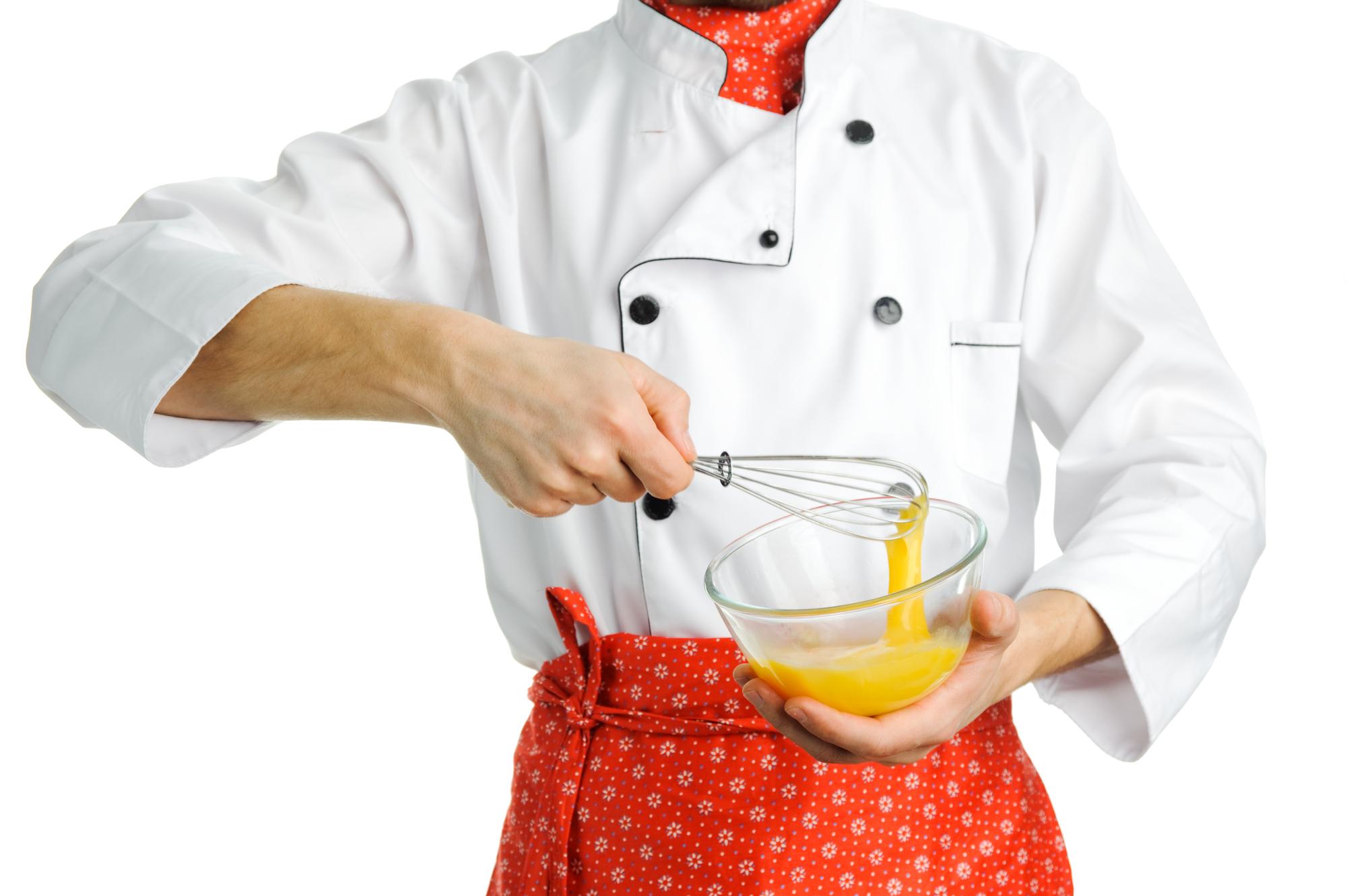 Chef Ana temperando chocolate